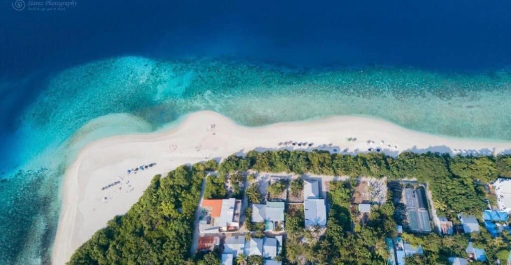 Ukulhas beach and lagoon seen from above