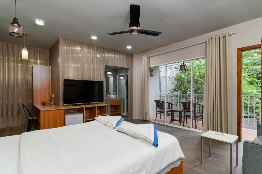 Island Villa Ukulhas Maldives - spacious room with flat-screen TV and balcony